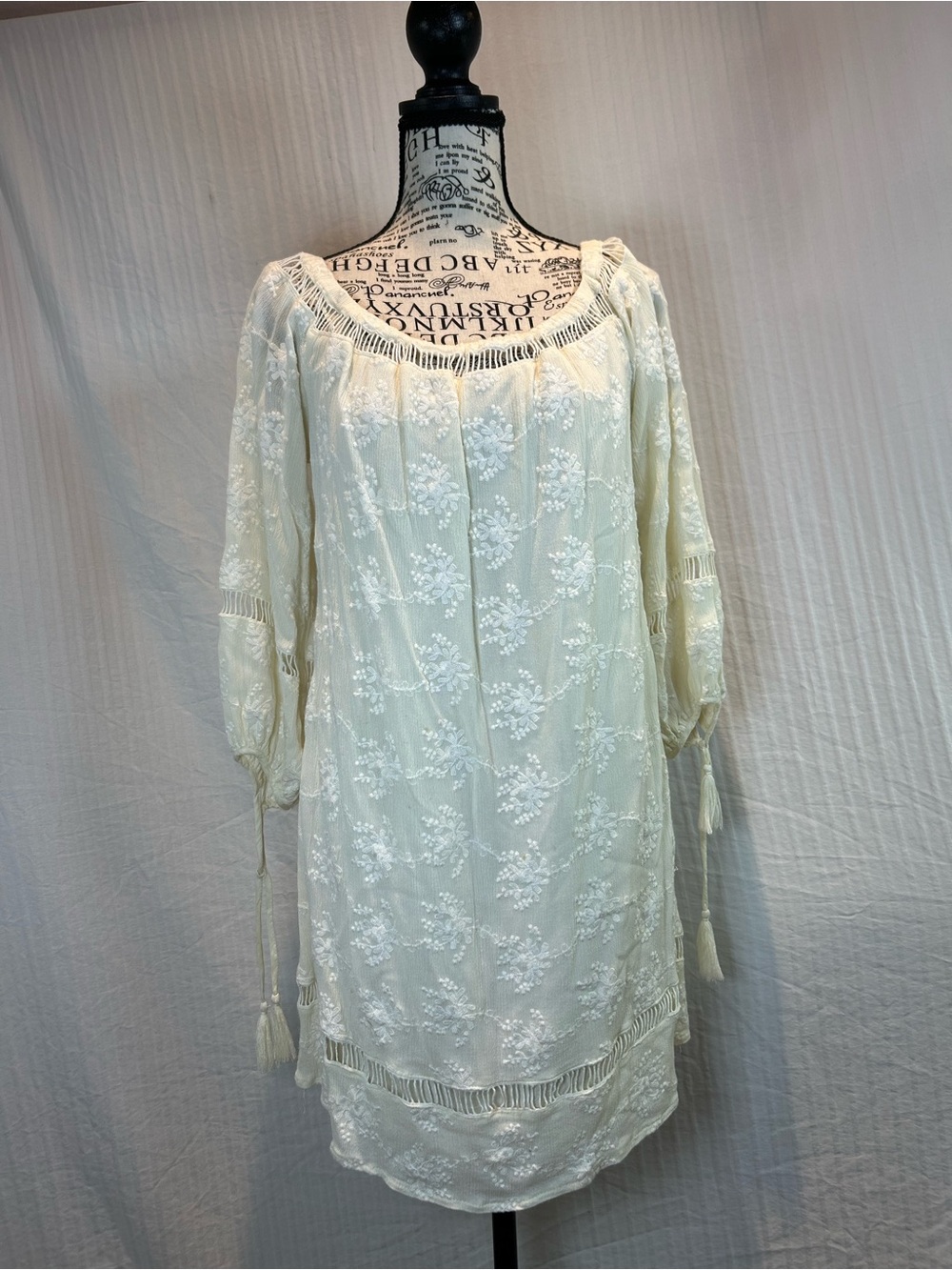 ASTR the Label Sz L Ivory Lace Embroidered Off-Shoulder Shift Dress Boho